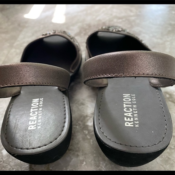 New Reaction by Kenneth Cole fairytale bedazzled sandals in sparkling silver!! - Picture 3 of 7